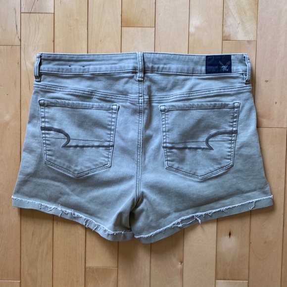 AE Green Shorts - Picture 4 of 4